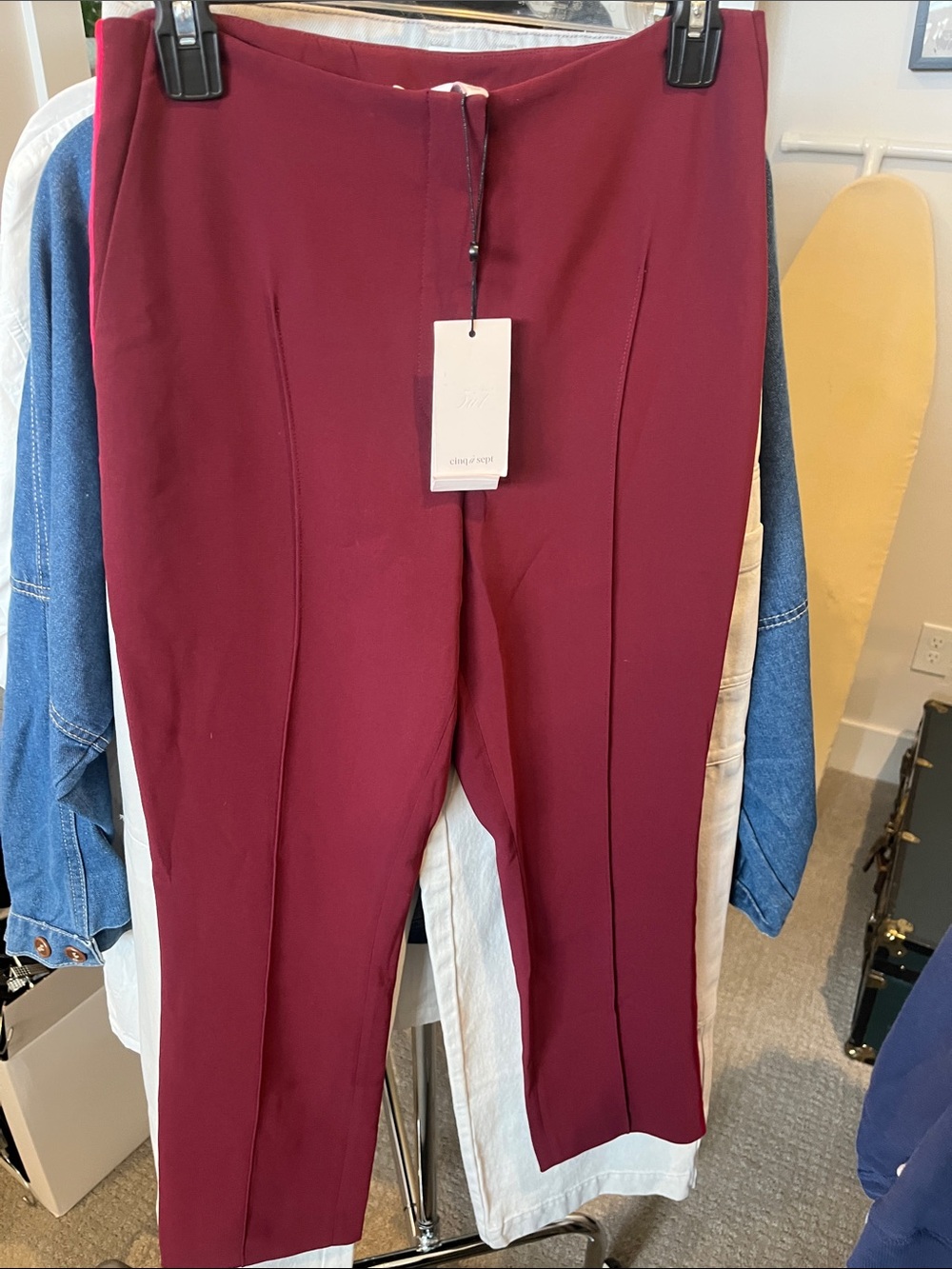 nwt Cinq a sept Women’s Tailored Cropped Pants - Burgundy size 4